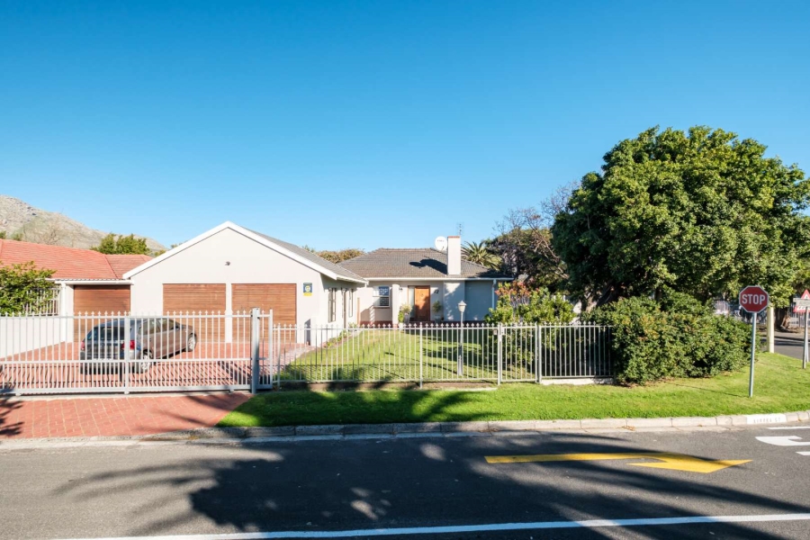 5 Bedroom Property for Sale in Kirstenhof Western Cape